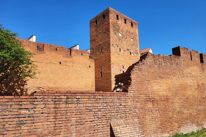 Warsaw Old Town (UNESCO area): Facts & Legends | small groups - Warsaw Barbican: a rare fortified outpost you can picture