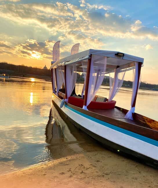 Warsaw: Private Gondola Cruise for Special Occasions - Key highlights at a glance