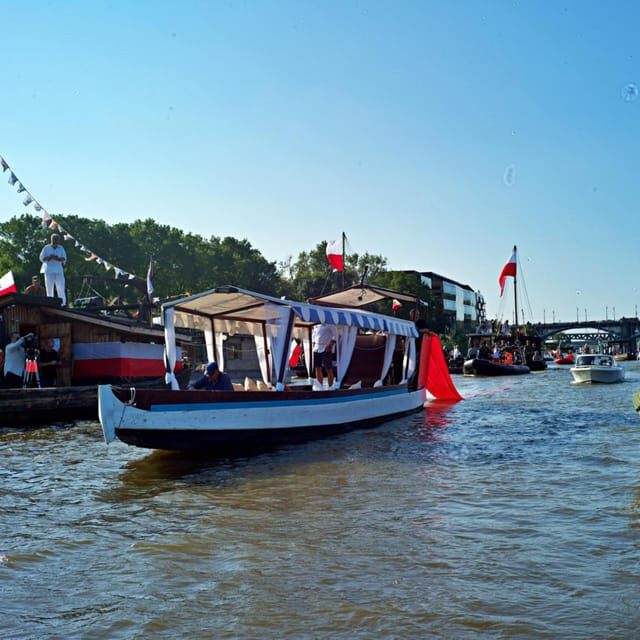 Warsaw: Scenic Cruise by Gondola on the Vistula River - Finding the AQUATICA meeting point by the Bulwar steps