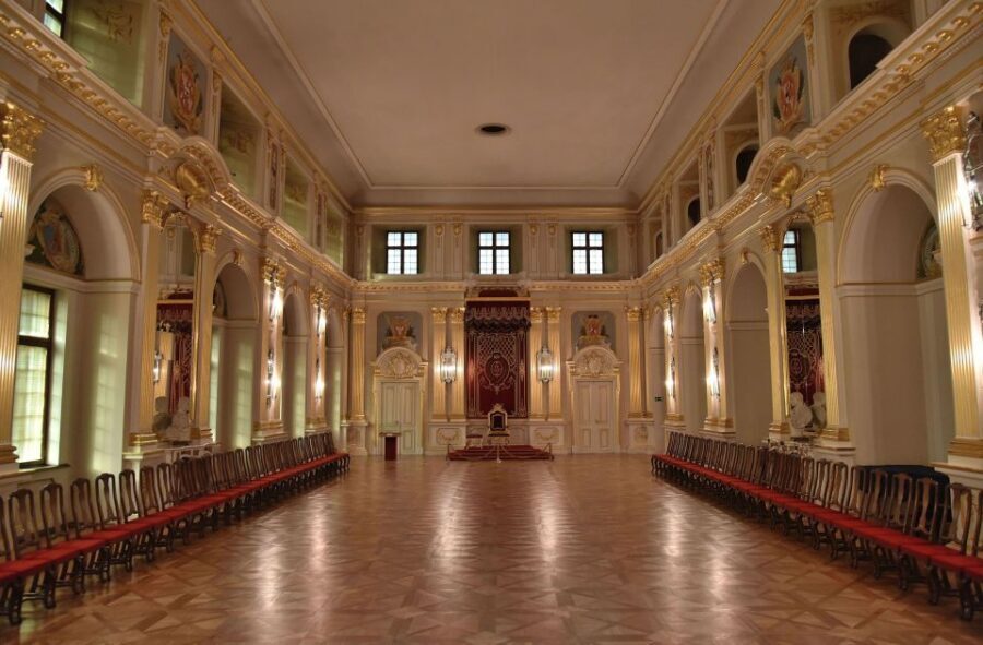 Warsaw: Skip-the-Line Royal Castle Guided Tour - Royal Castle in 2 Hours: What You’re Really Touring