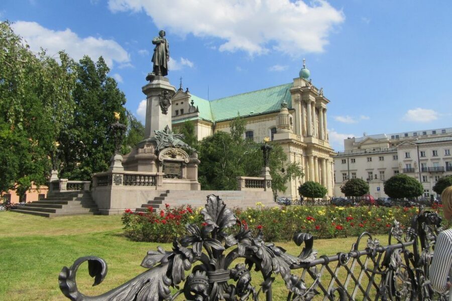 Warsaw: Skip-the-Line Royal Castle Guided Tour - Guides and Languages: The Difference Between Hearing and Learning