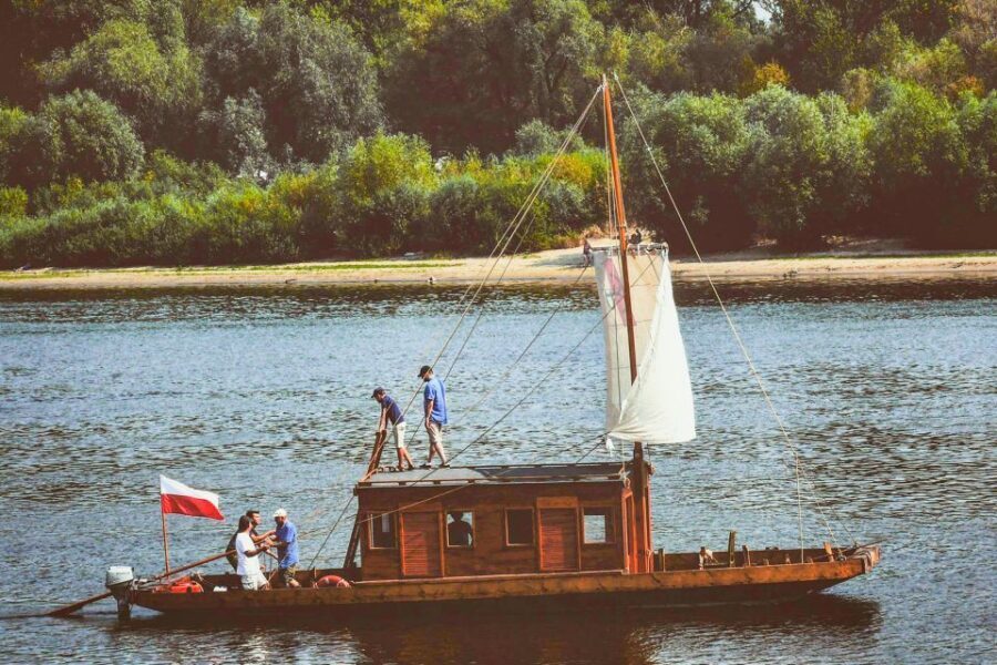 Warsaw: Traditional Galar Cruise on The Vistula River - The audio guide and heated comfort: how to get your money’s worth