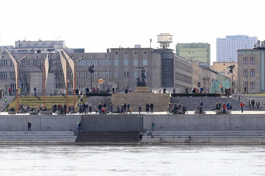 Warsaw: Vistula River Cruise with Your Music & City Views - Świętokrzyski Bridge to the skyline: modern Warsaw through a film-favorite angle
