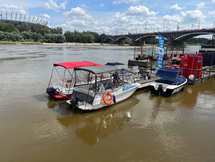 Warsaw: Vistula River Cruise with Your Music & City Views - Royal Castle and Old Town photo stops: where the river route pays off