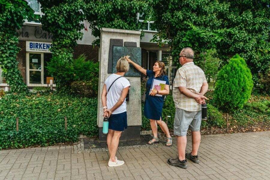 Warsaw: Warsaw Ghetto Private Walking Tour with Hotel Pickup - The Uprising Years: Why Arms Became a Choice in 1943