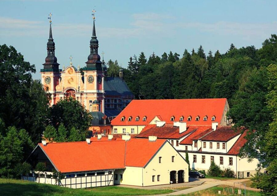 Warsaw: Wolf's Lair & Swieta Lipka Small-Group Tour + Lunch - Price and value: what $370 buys you in a packed day