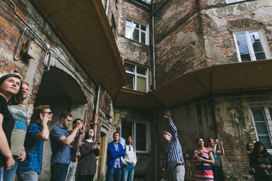 Warsaw: WWII Private Tour by Retro Minibus with Hotel Pickup - Warsaw Uprising of 1944 and January 1945 Change