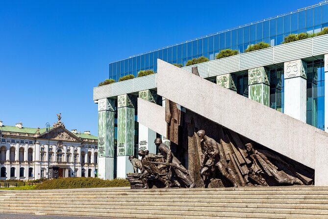 Warsaw’s Muranów: Jewish Heritage Exploration Game and Tour - Stop 1: Błękitny Wieżowiec and the puzzle that sets your pace