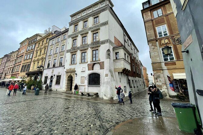 Warsaw's Old Town A Self-Guided Audio Tour - Fortifications and the Royal Castle atmosphere