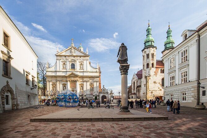 Wawel Castle and Cathedral with St Mary Basilica tour - St. Mary’s Basilica: the Veit Stoss altar in a tight 30-minute window