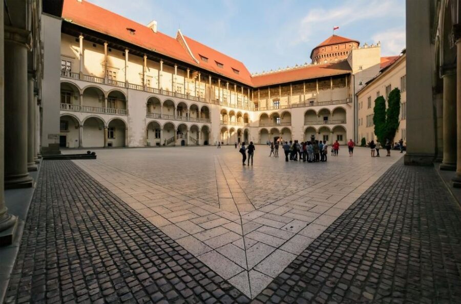 Wawel Castle, Cathedral, Old Town and St. Mary's Basilica - UNESCO Old Town walking: Main Market Square, Cloth Hall, and Copernicus