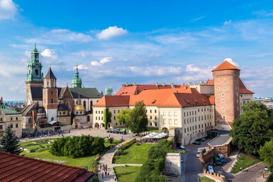 Wawel Castle, Old Town with St. Mary's Church Guided Tour - St. Mary Magdalene Square: the meeting point and timing that matter