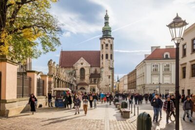 Wawel Castle, Old Town with St. Mary's Church Guided Tour - Wawel Castle Exhibition: One Ticket, Real Royal-Residence Atmosphere