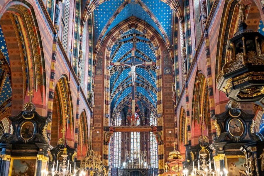 Wawel Castle, Old Town with St. Mary's Church Guided Tour - Krakow’s Old Town stops: Collegium Maius and Main Market Square with context