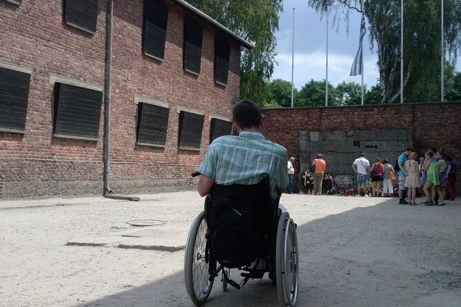 Wheelchair accessible PRIVATE transfer to Auschwitz - Birkenau - Inside the visit plan: what Auschwitz I usually feels like