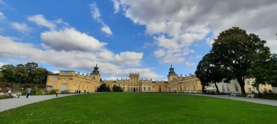 Wilanów Palace: 2-Hour Guided Tour with Entrance Tickets - Who this Spanish guided tour suits best