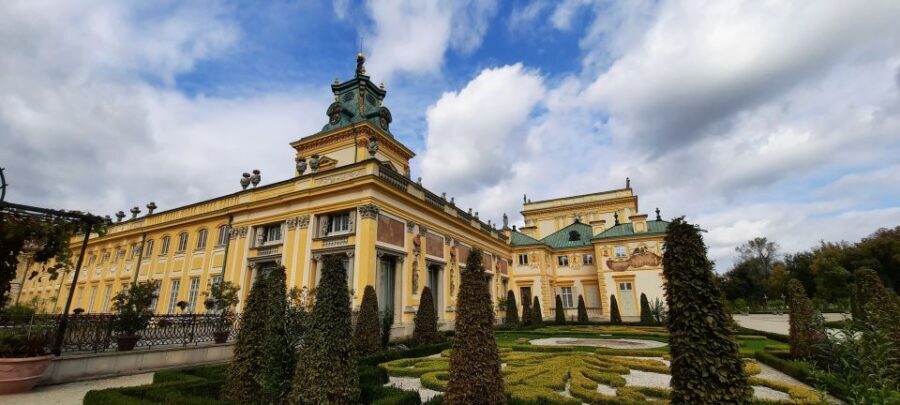 Wilanów Palace: 2-Hour Guided Tour with Entrance Tickets - Entering the palace grounds: Locci and Bellotti’s 17th-century design