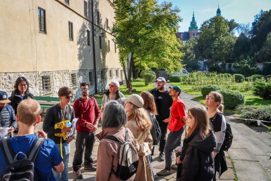 World War II in Krakow Walking Tour in English - Katyń Wooden Cross: A Symbol That Expands the Story