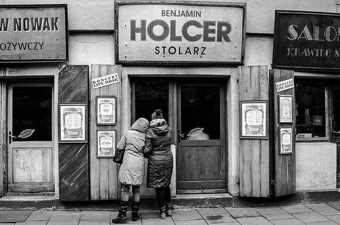 World War Two in Krakow: Jewish Quarter & Ghetto Tour - Plac Bohaterow Getta: the ghetto story and the meaning behind the memorial