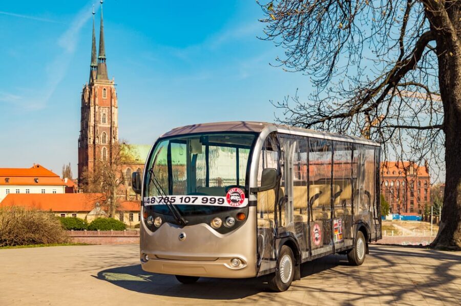 Wroclaw: 1-Hour Sightseeing Tour by Electric Car - Jatki and the University of Wrocław: Where Craft, Learning, and City Identity Meet