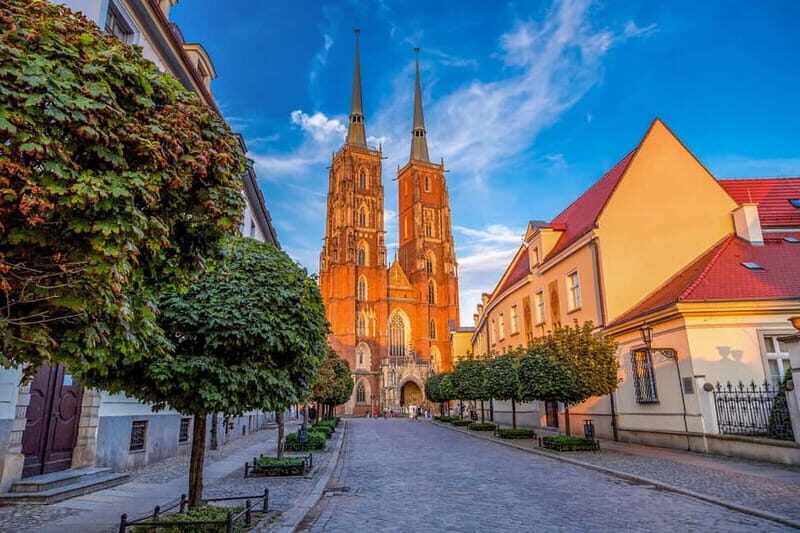 Wroclaw: 3-Hour City WalkingTour with University & Cathedral - Meeting at Piwnica Świdnicka: Find the Right Door Fast