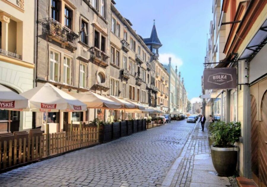 Wrocław: Boat Cruise with licensed guide only for your group - Who should book this Wrocław boat-and-walk?