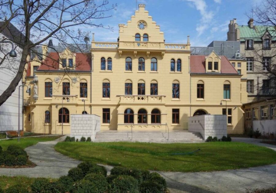 Wrocław: Boat Cruise with licensed guide only for your group - Price and value: $273 for up to 4 people