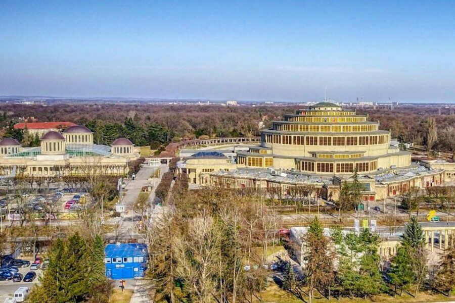 Wrocław Centennial Hall and Surroundings Private Tour UNESCO - Pergola with multimedia water features: the highlight you can plan around