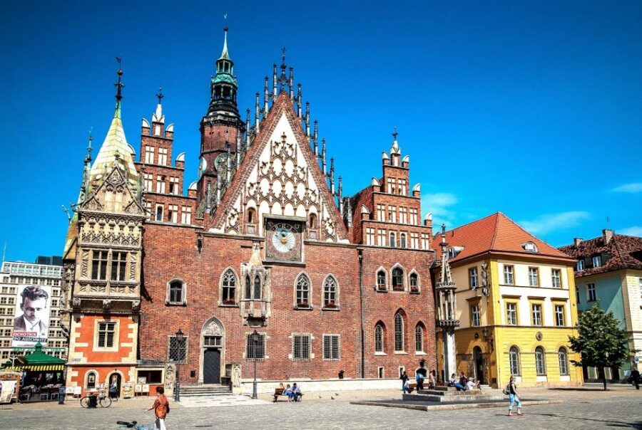 Wroclaw: City of 100 Bridges 4-Hour Private City Tour - Oder River Walk: Why Wroclaw Feels Like Bridge Country