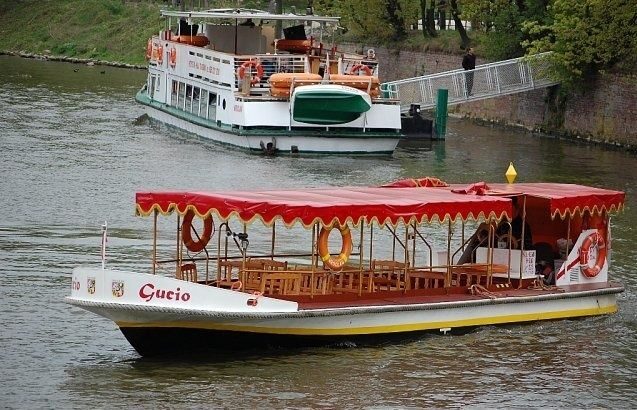 Wrocław: city walk with a professional guide and cruise - Why This 2-Hour Mix Works So Well in Wrocław