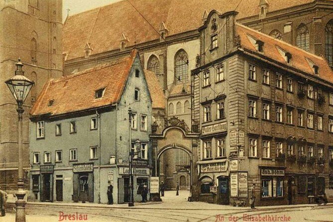 Wroclaw different - secrets of the city, 2 hours. 3-9 people - Meeting point on Rynek: start where the stories begin