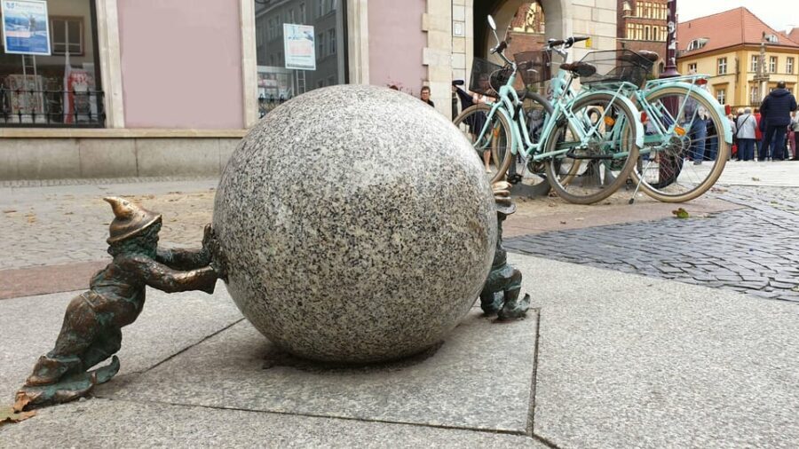 Wrocław: Following the dwarfs'. See the city differently! 2h - Why Wrocław’s dwarf hunt feels different than a normal walking tour
