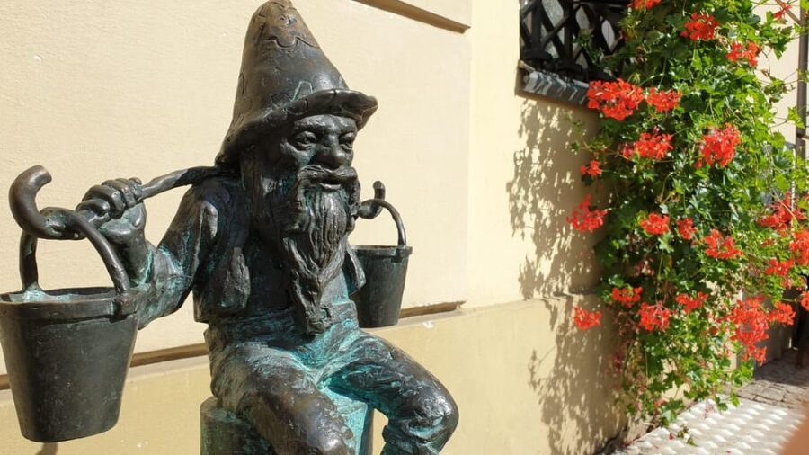 Wrocław: Following the dwarfs'. See the city differently! 2h - Krasnal Papa and the Orange Alternative: when humor becomes history