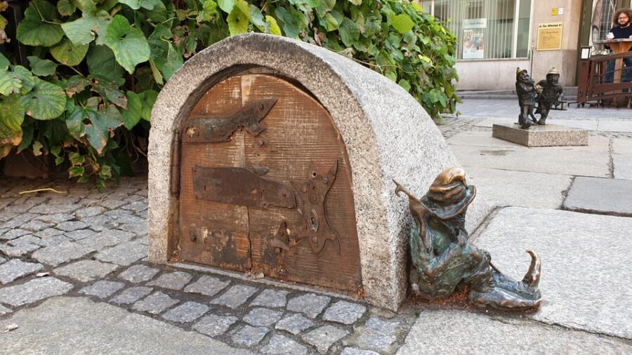 Wrocław: Following the dwarfs'. See the city differently! 2h - How the two-hour format really works for adults and kids