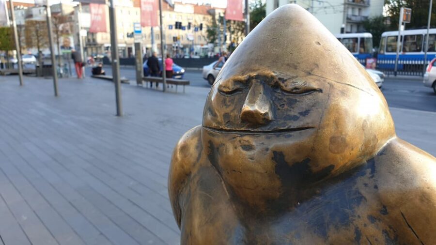Wrocław: Following the dwarfs'. See the city differently! 2h - Starting at Piwnica Świdnicka: where the student stories begin