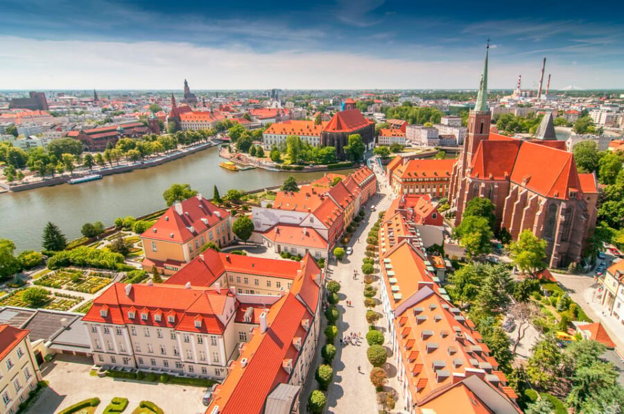 Wroclaw: Guided City Walk in Spanish - Rynek Market Square: the late-Gothic City Hall kickoff