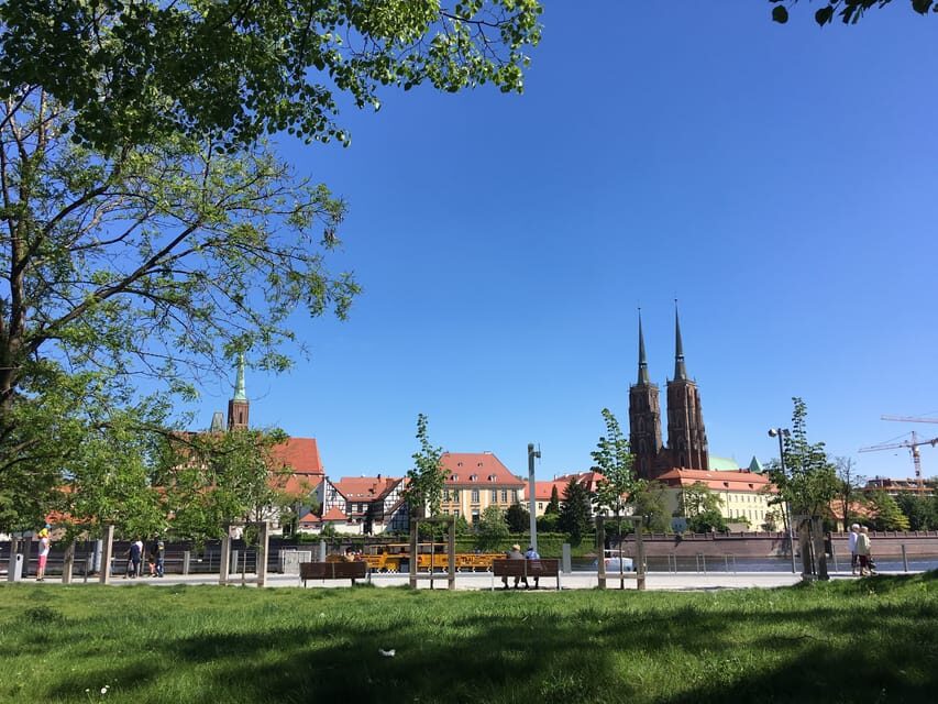 Wroclaw: Guided City Walk in Spanish - Medieval streets of merchants and craftsmen: architecture variety on foot
