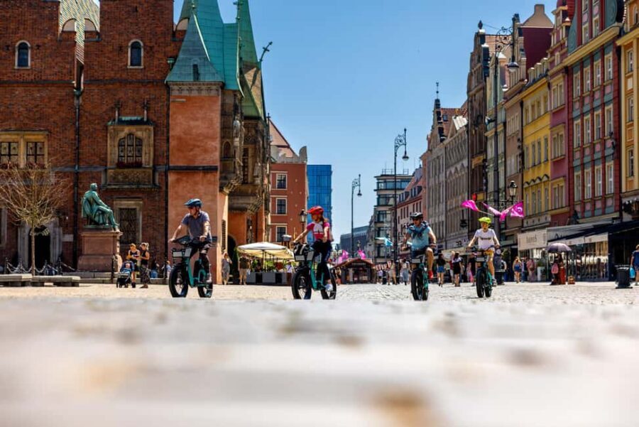 Wroclaw Highlights e-bike tour - Meeting at Świebodzki Station: quick start, easy find