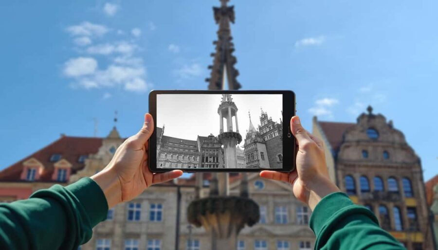 Wrocław: Historical Tour with Tablets and Guide - Why this Wrocław time-travel format actually works