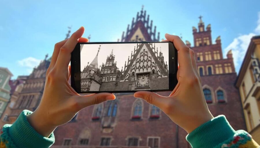 Wrocław: Historical Tour with Tablets and Guide - Wrocław Opera: where the guide’s context helps the visuals click