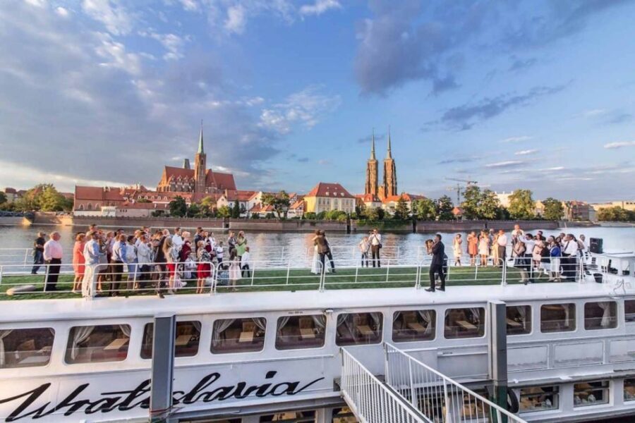 Wrocław: Long City Walk and Luxury Ship Cruise (for groups) - Two Sides of Wrocław: Old Town Footsteps and an Odra Cruise