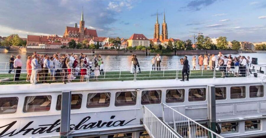 Wrocław: Long City Walk and Luxury Ship Cruise (for groups) - Market Square to St. Elizabeth’s: Color, Copper Dwarfs, and Student Stories