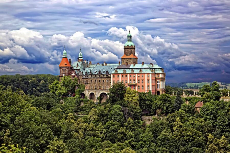 Wroclaw: Lower Silesia, Ksiaz Castle & Church of Peace Tour - Świdnica’s Market Square: restored charm with a 1732 Neptune well