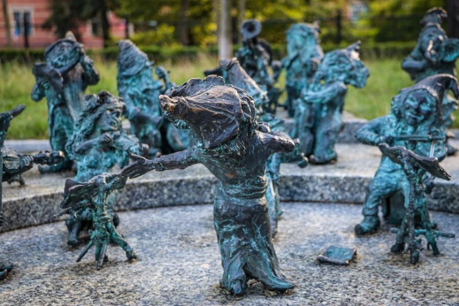 Wrocław: Old Town and Ostrów Tumski Walking Tour in English - Key moments that make this tour worth your time