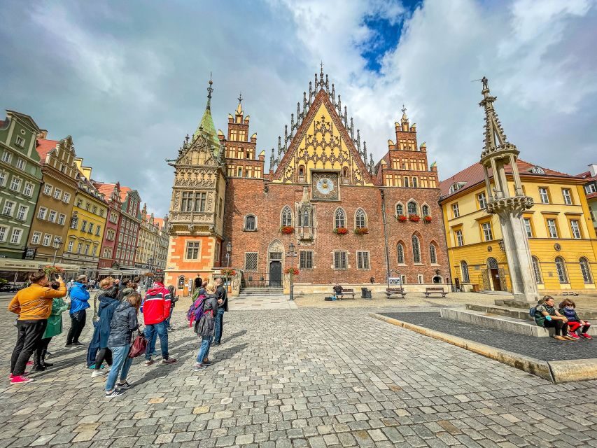 Wrocław: Old Town and Ostrów Tumski Walking Tour in English - Meeting at the Fredro Statue: where your bearings click in