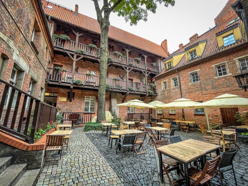 Wrocław: Old Town and Ostrów Tumski Walking Tour in English - The Market Hall break: a real reset, not dead time