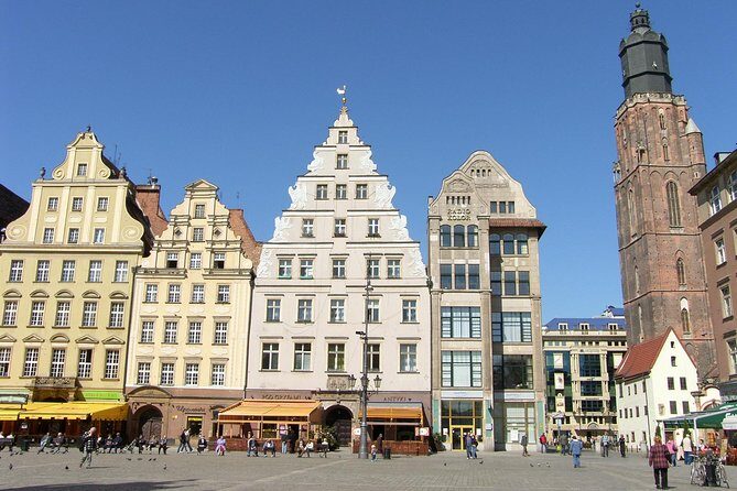 Wroclaw Private Guided Tour SHORT AND PROFESSIONAL. 2 pcs., 1 - 9 pers. - University Area and Fencer Fountain: Student Life Without the Hard Sell