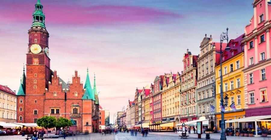 Wroclaw: Private Old Town Guided Walking Tour (2 hours) - University area, Hala Targowa, and a Market Hall snack moment