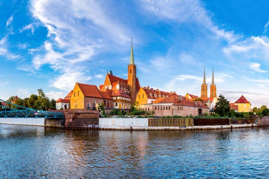 Wroclaw: Private Old Town Guided Walking Tour (2 hours) - Crossing to Cathedral Island via Tumski Bridge