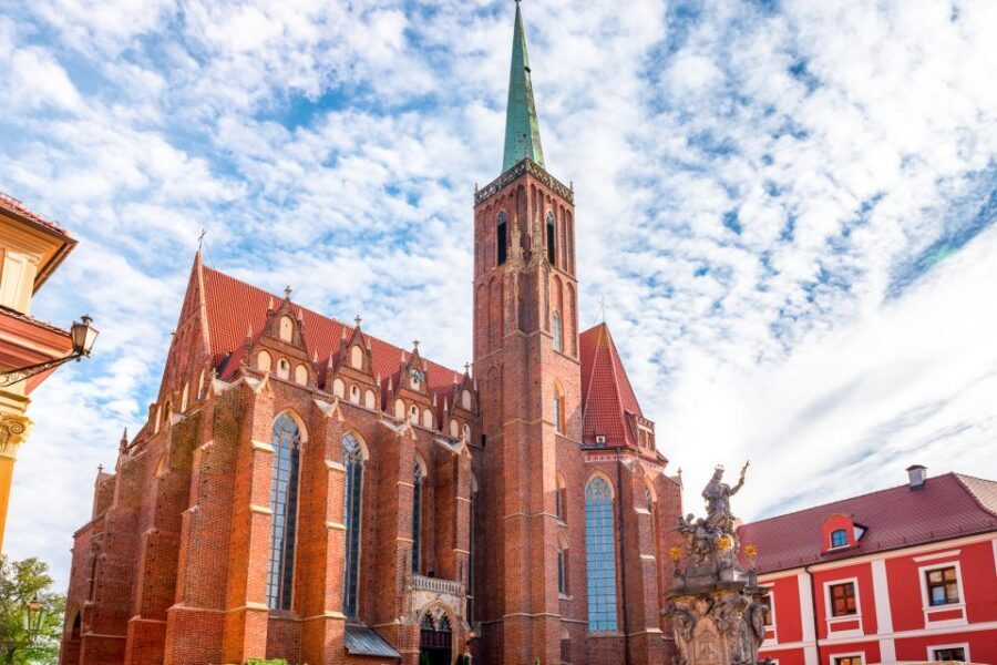 Wroclaw: Private Old Town Guided Walking Tour (2 hours) - The Oder promenade: beer, coffee, dessert, and a quick cruise option